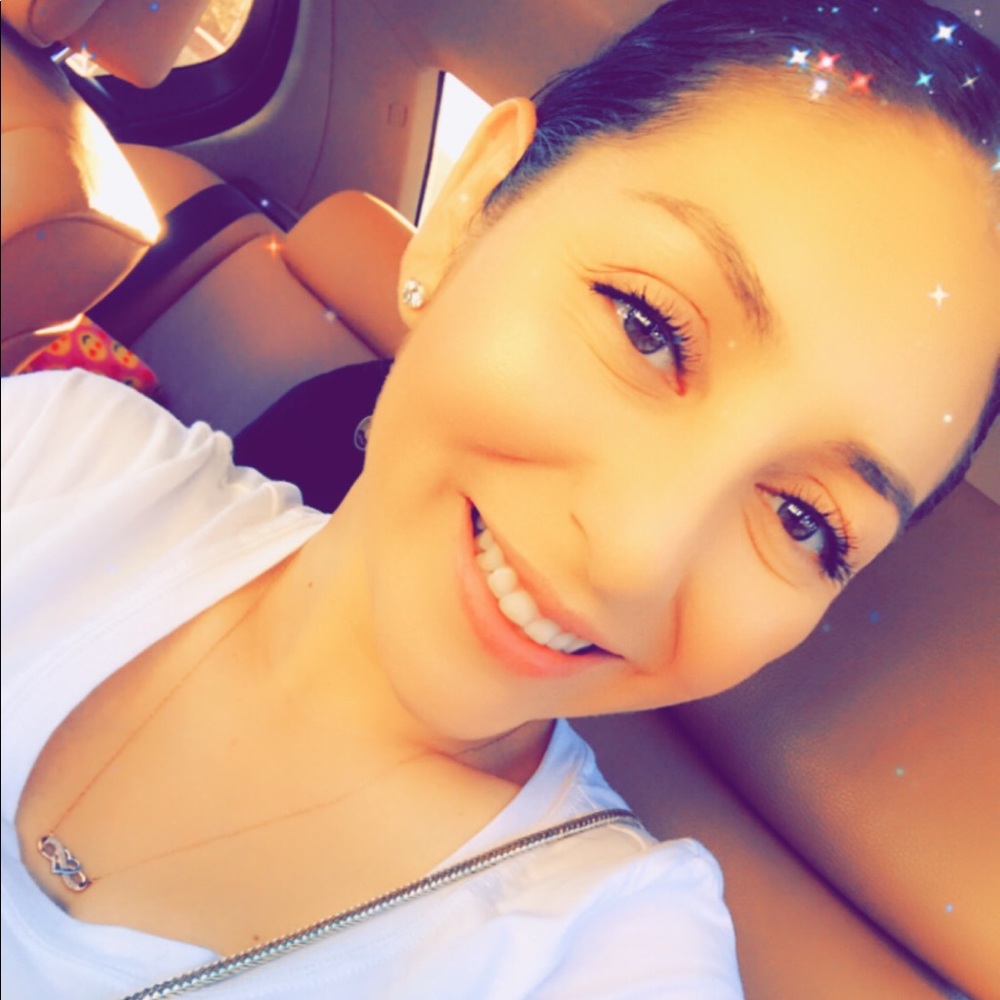 Meet your Posher, Thalia